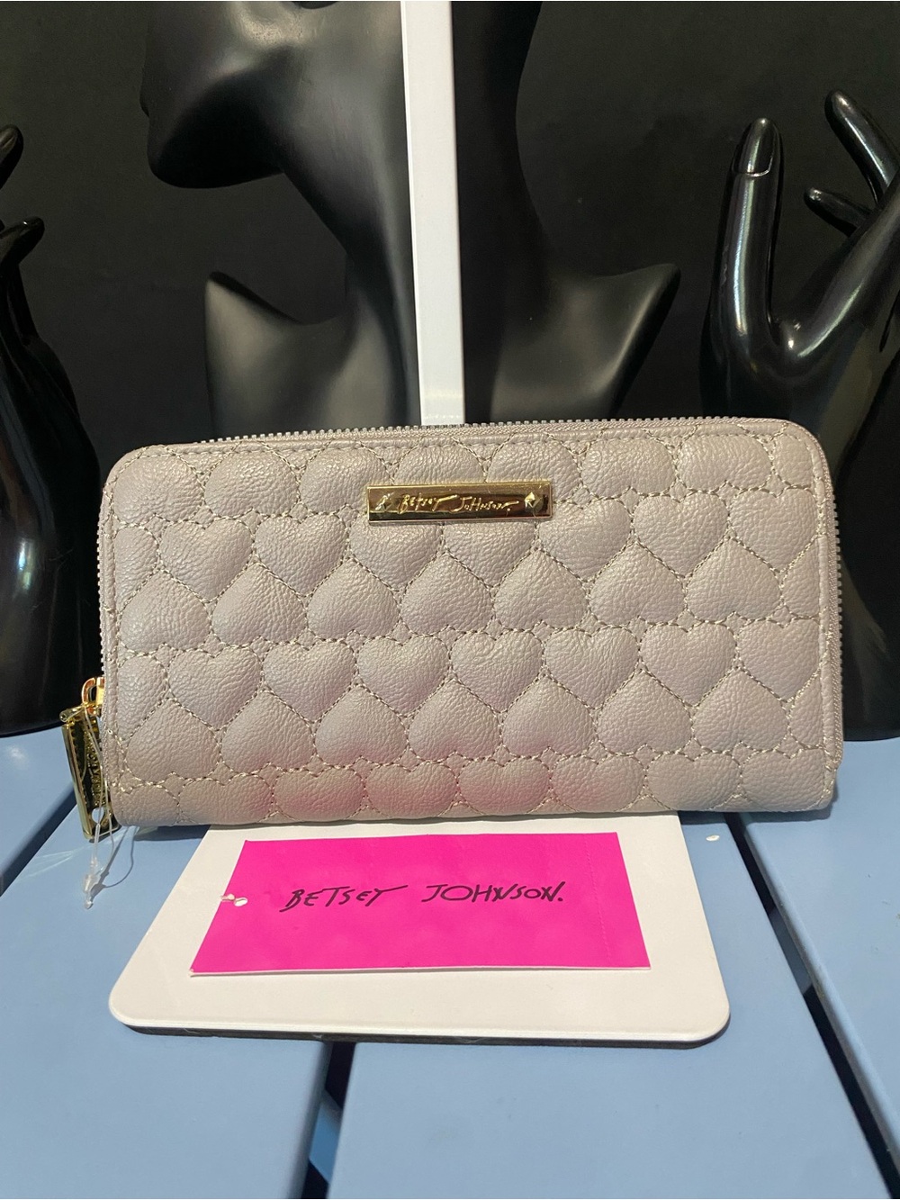NWT Betsy’s Johnson’s Wallet Women’s Heart Shape Pattern